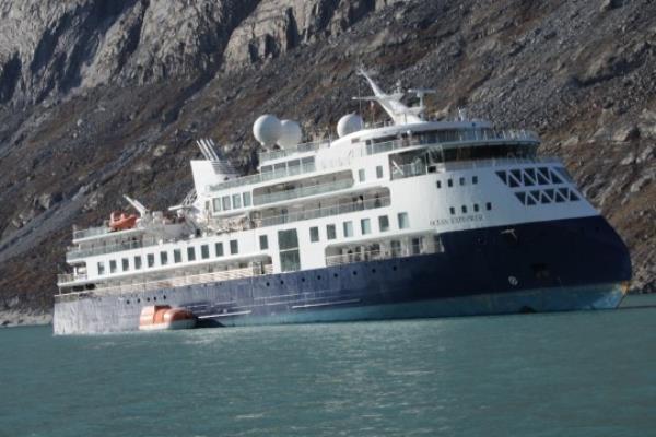 The Ocean Explorer became stuck on sand and mud (Picture: Joint Arctic Command/Carl Dilling Rasmussen)