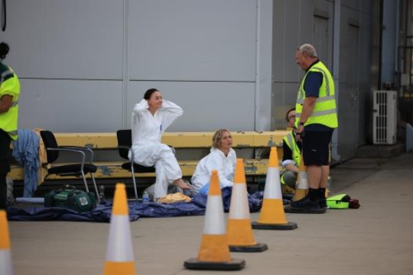 @JamesCheadle Scenes at #Heathrow T5 as the BA flight from Barcelona has had its crew fall sick upon landing, and the passengers are being held on the runway