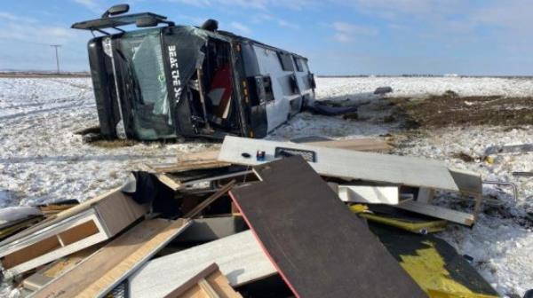 Several people have been injured in a bus rollover on Highway 1 near the Town of Wolseley, according to police. Officers from Indian Head respo<em></em>nded to the rollover just after 7 a.m., an RCMP news release said. Several occupants of the bus are currently being treated at hospital for injuries. The vehicle involved in the rollover appeared to be a tour bus with Tennessee license plates. The bus appeared badly damaged.