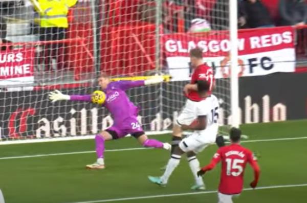 Rasmus Hojlund missed a glorious early chance for Man Utd against Luton