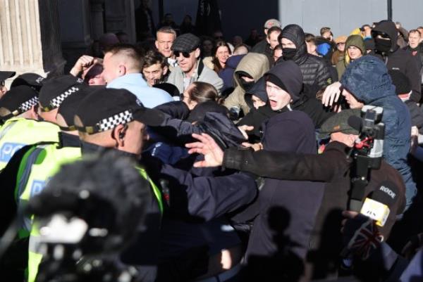 George Cracknell Wright 11/11/2023 London, United Kingdom Armistice Day Protests Right Wing Counter protesters clash with police on On Bridge Street near Parliament Square ahead of a large pro Palestine demo<em></em>nstration in Central London. In Central Lo<em></em>ndon Photo Credit: George Cracknell Wright