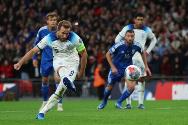 Harry Kane scores for England against Italy