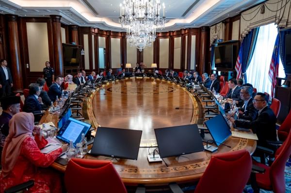 Prime Minister Datuk Seri Anwar Ibrahim chairs the first Cabinet meeting with the new appointments today. — Picture by Afiq Hambali/Prime Minister’s Office of Malaysia